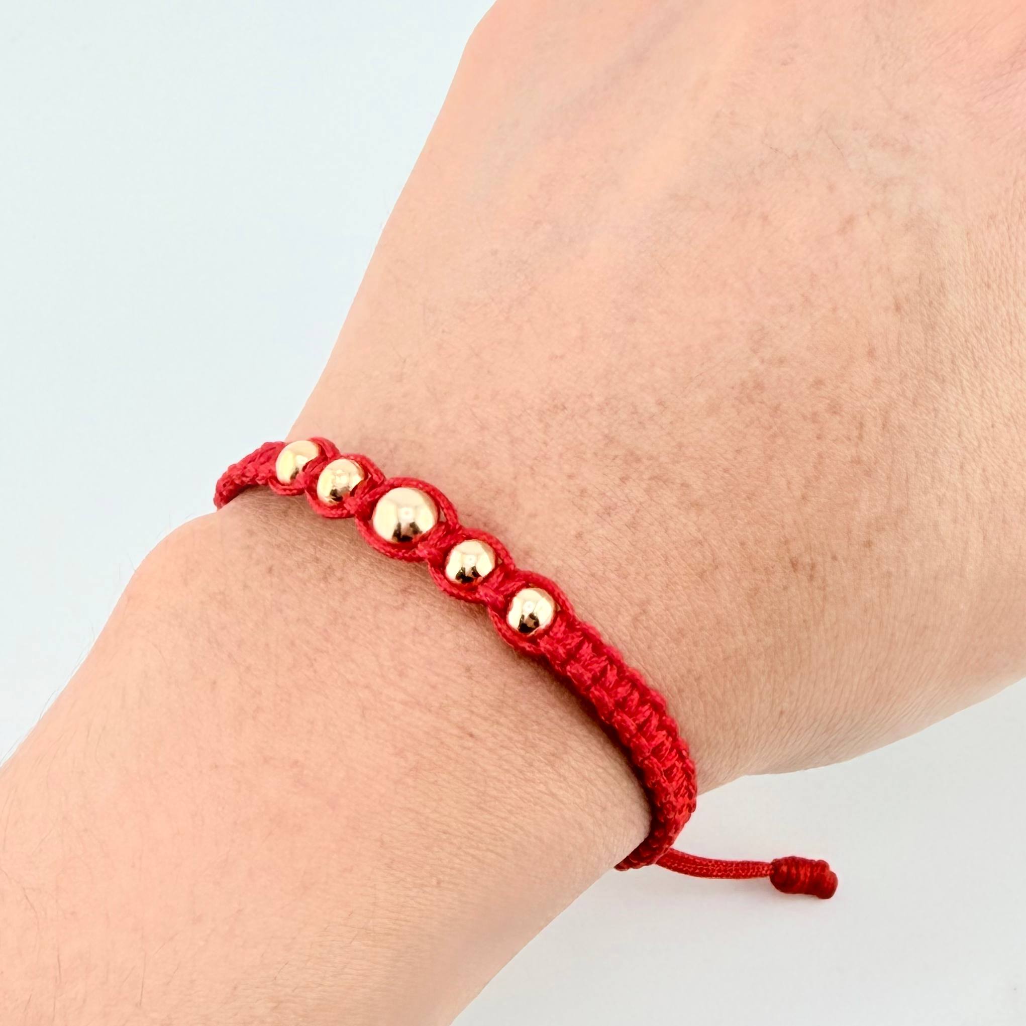 Pulsera Roja Bolas Pentatonicas 5und / 5mm-6mm Oro Amarillo 18K *