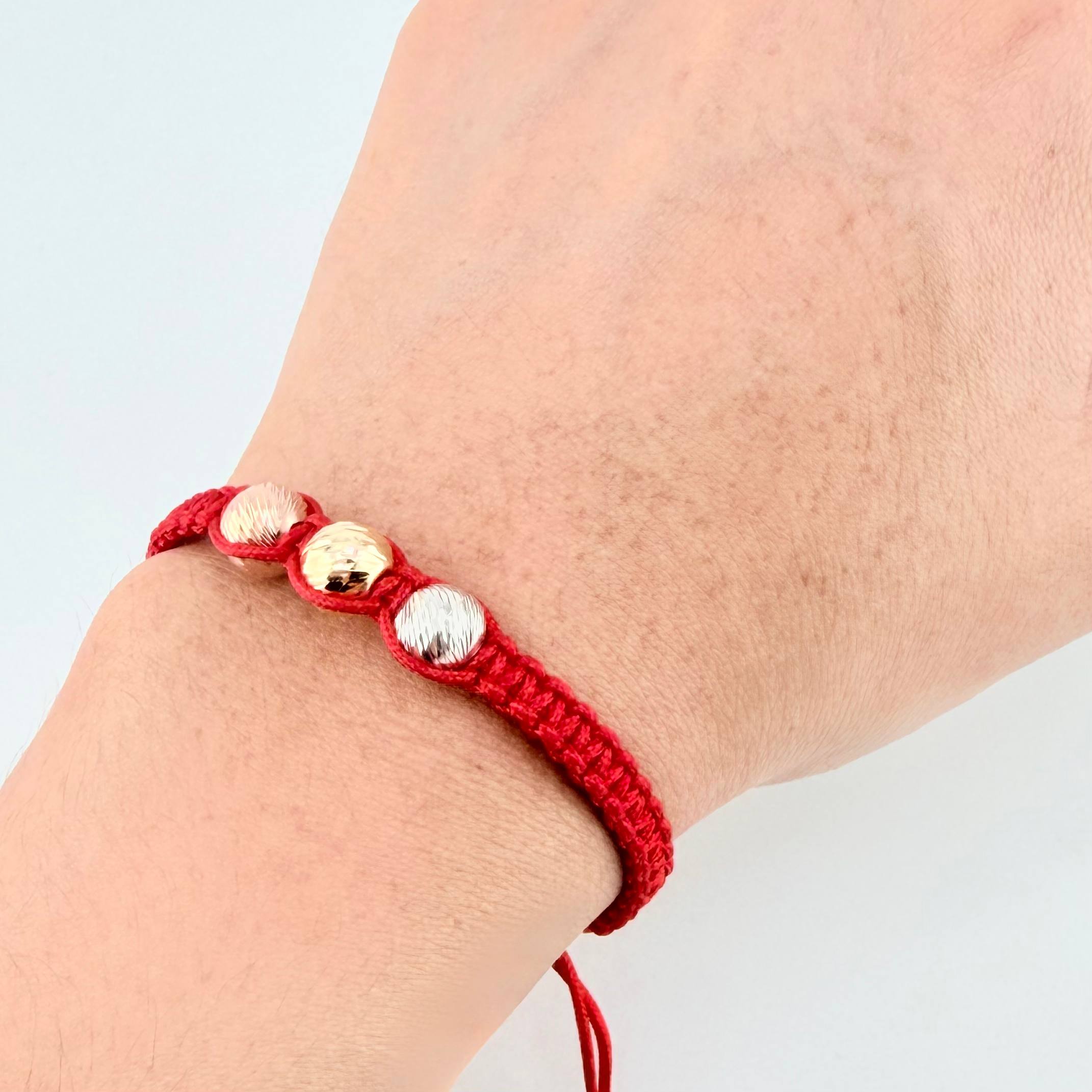 Pulsera Roja Trío Bolas 3und / 8mm Tres Oros 18K *