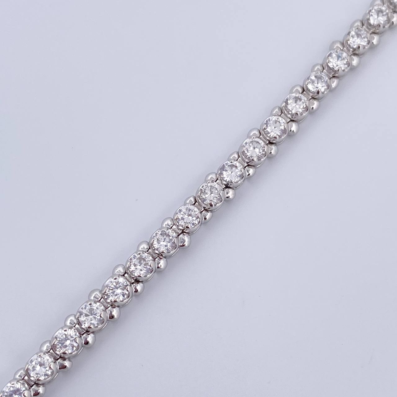 Pulso Tenis 12.9gr / 19cm / 4mm Circones Blancos Oro Blanco 18K $