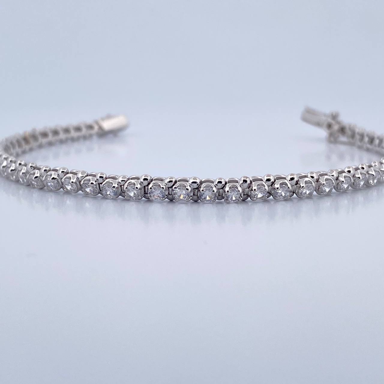 Pulso Tenis 12.9gr / 19cm / 4mm Circones Blancos Oro Blanco 18K $