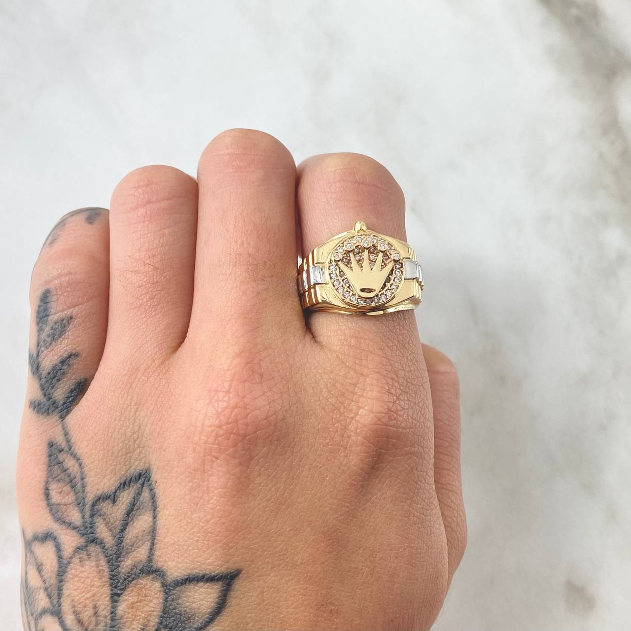 Anillo Correa Corona 6.95gr / T7 3/4 / Dos Oros Amarillo Blanco 18K ©