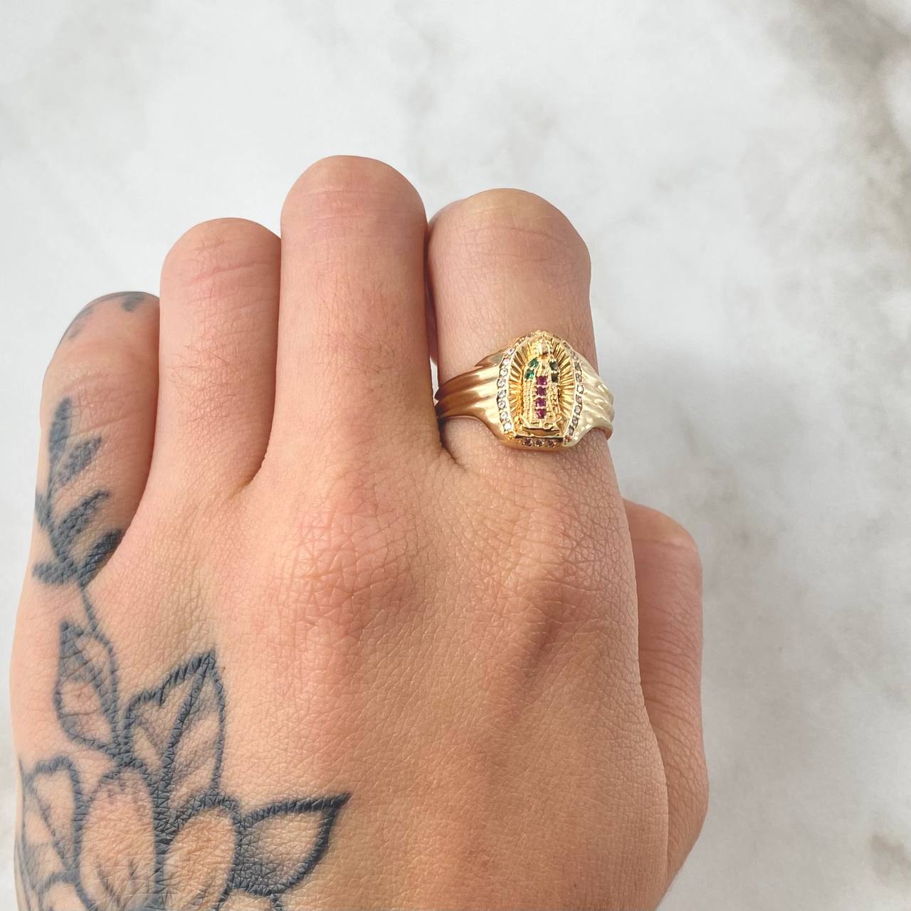 Anillo Virgen de Guadalupe 3.95gr / T7 1/2 / Oro Amarillo 18K ©