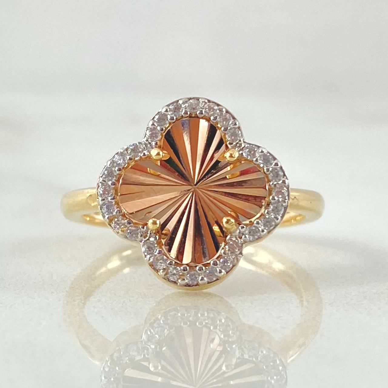 Anillo Trebol 3.05gr / T6 / Tres Oros 18K ©