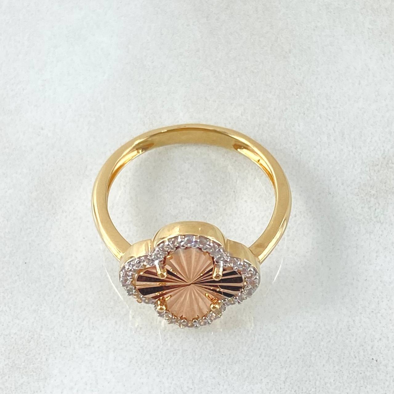 Anillo Trebol 3.05gr / T6 / Tres Oros 18K ©
