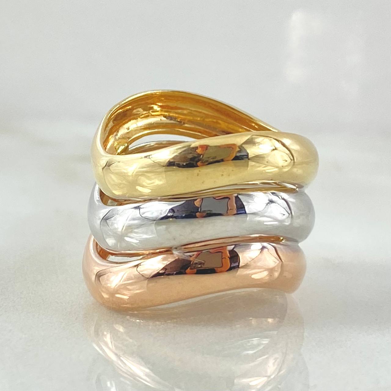 Anillo Trio Carriles Abultados 7.05gr / T7 1/2 / Tres Oros 18K ©