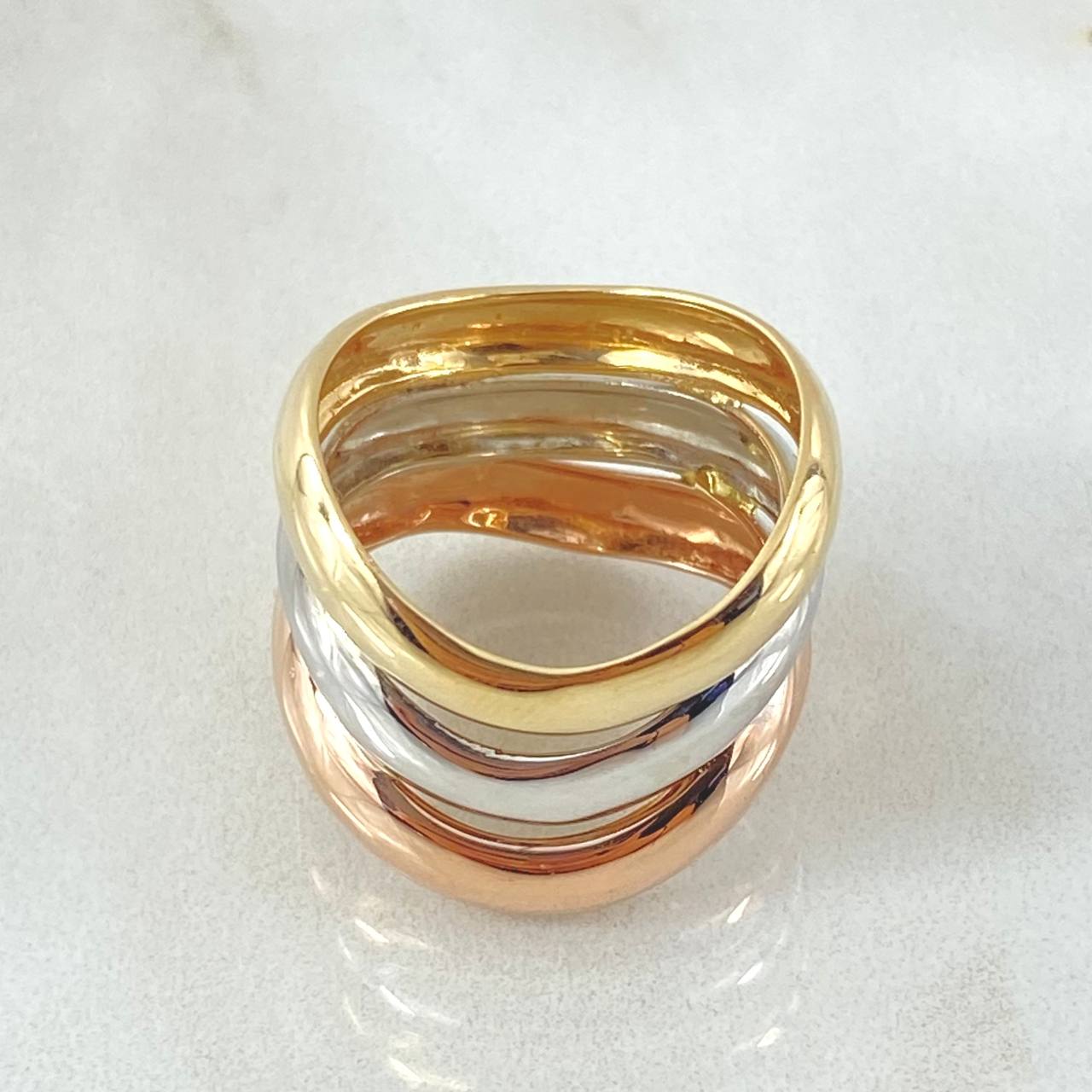 Anillo Trio Carriles Abultados 7.05gr / T7 1/2 / Tres Oros 18K ©