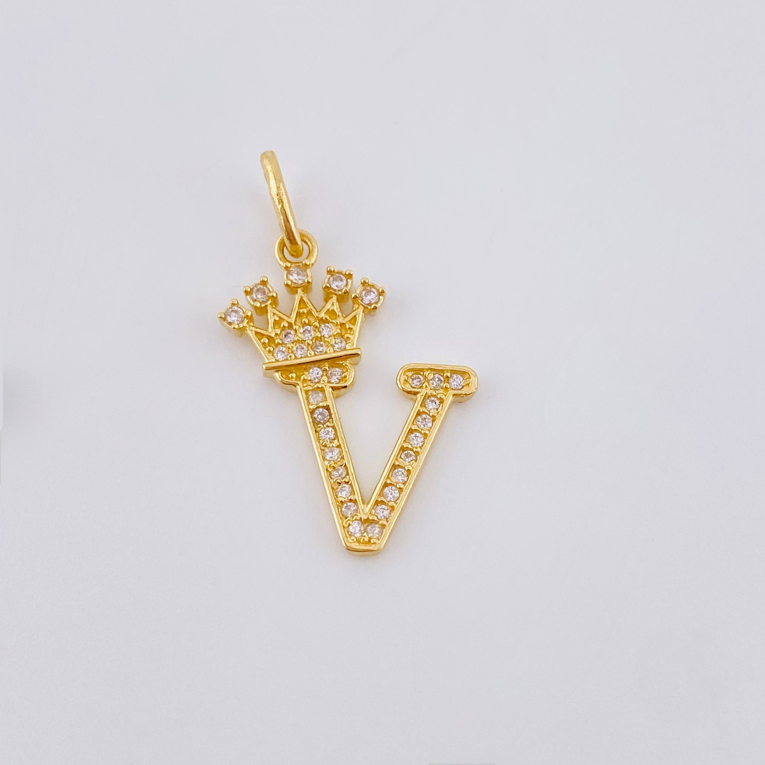 Dije Corona Letra V 1.75gr / 1 in / Oro Amarillo 18K *