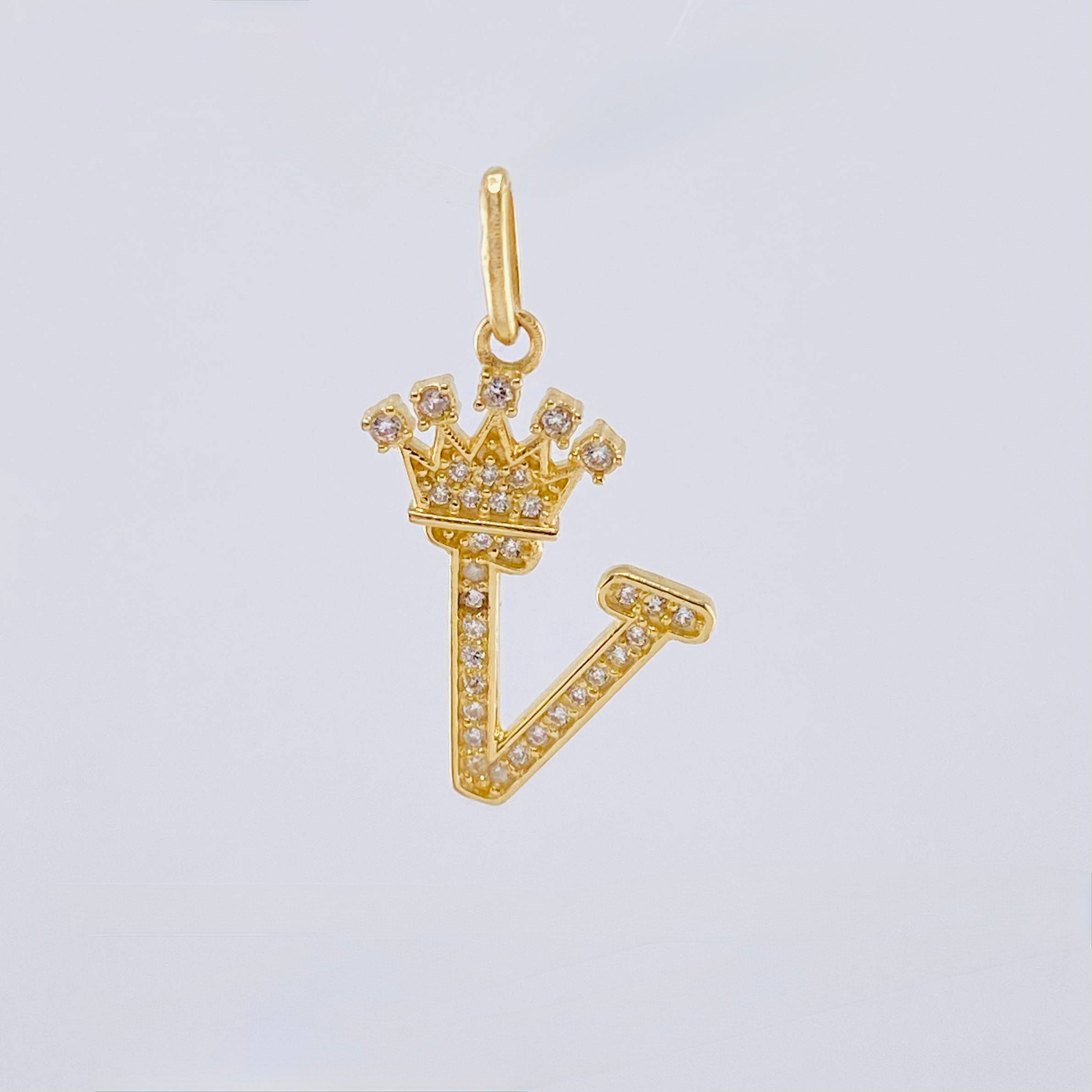 Dije Corona Letra V 1.75gr / 2.8cm / Oro Amarillo 18K