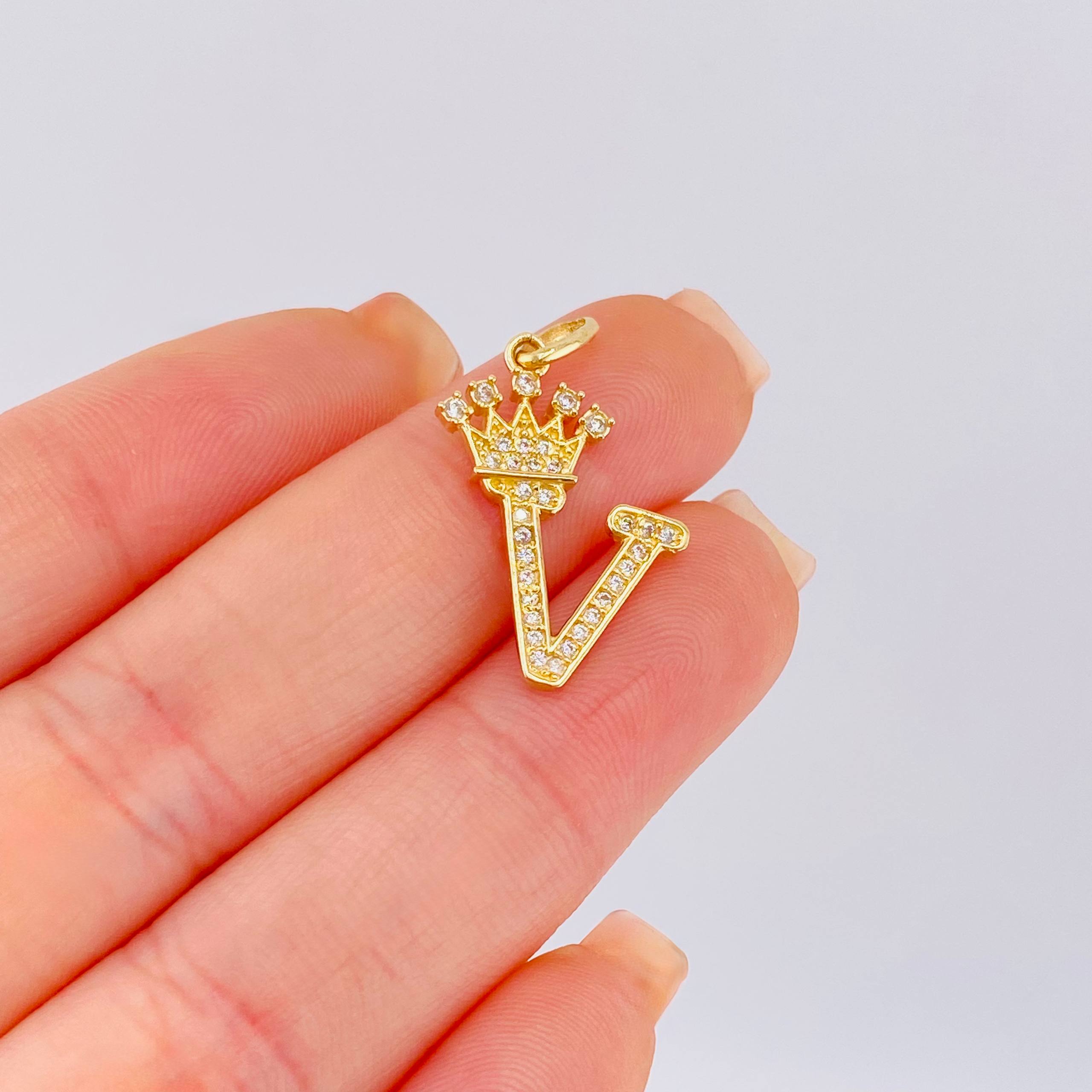 Dije Corona Letra V 1.75gr / 1 in / Oro Amarillo 18K *