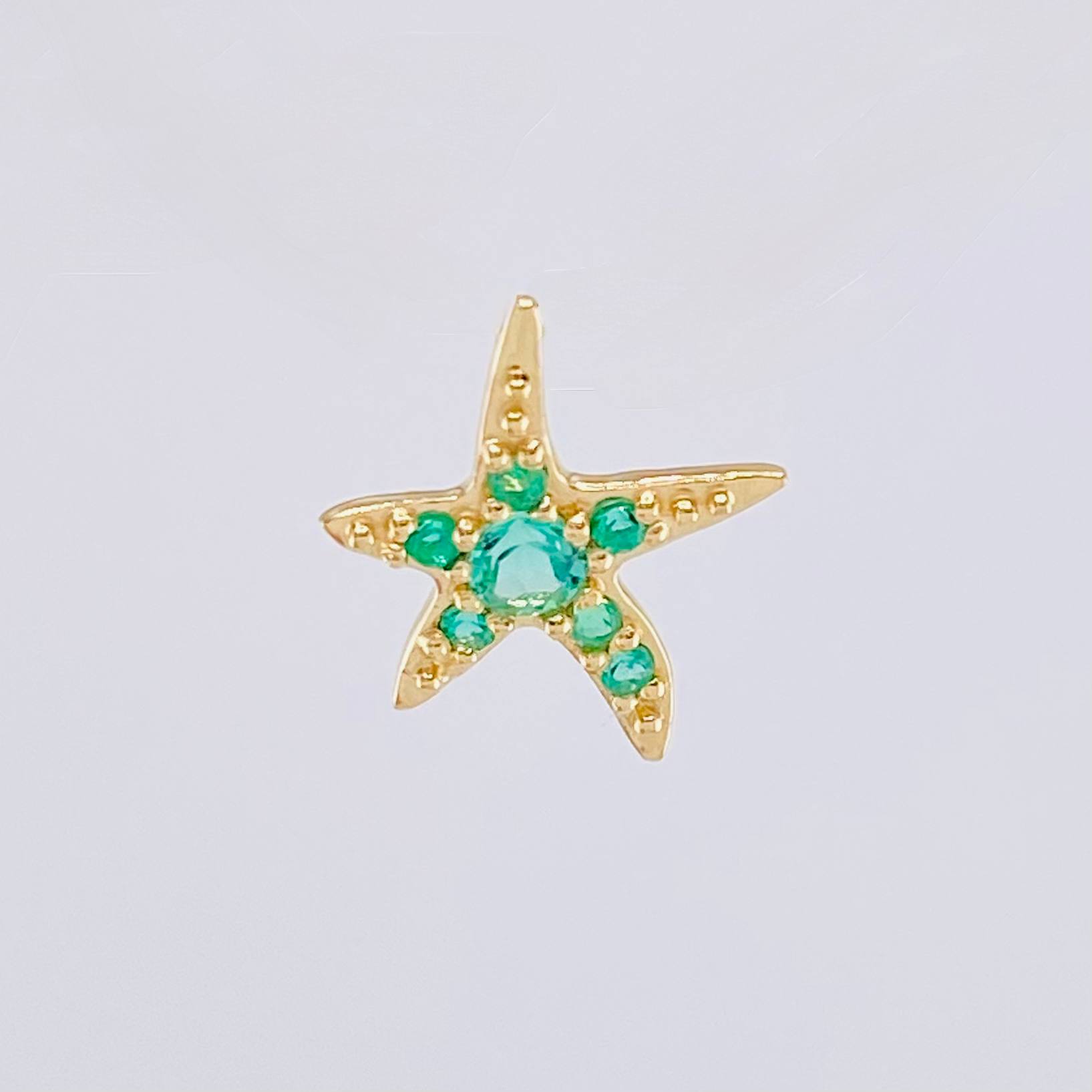 Dije Estrella De Mar Esmeraldas 20pts 0.8gr / 1.5cm / Oro Amarillo 18K