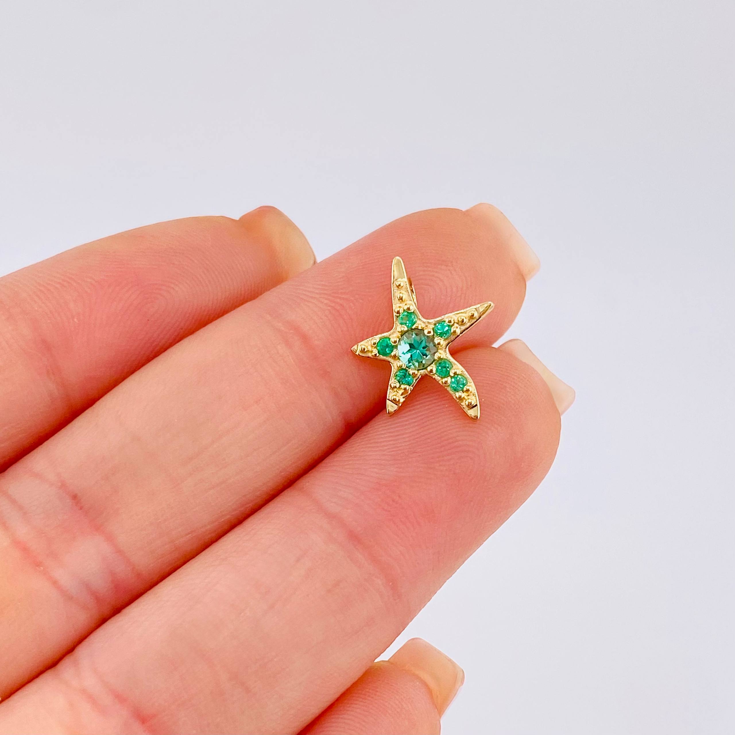 Dije Estrella De Mar Esmeraldas 20pts 0.8gr / 1.5cm / Oro Amarillo 18K