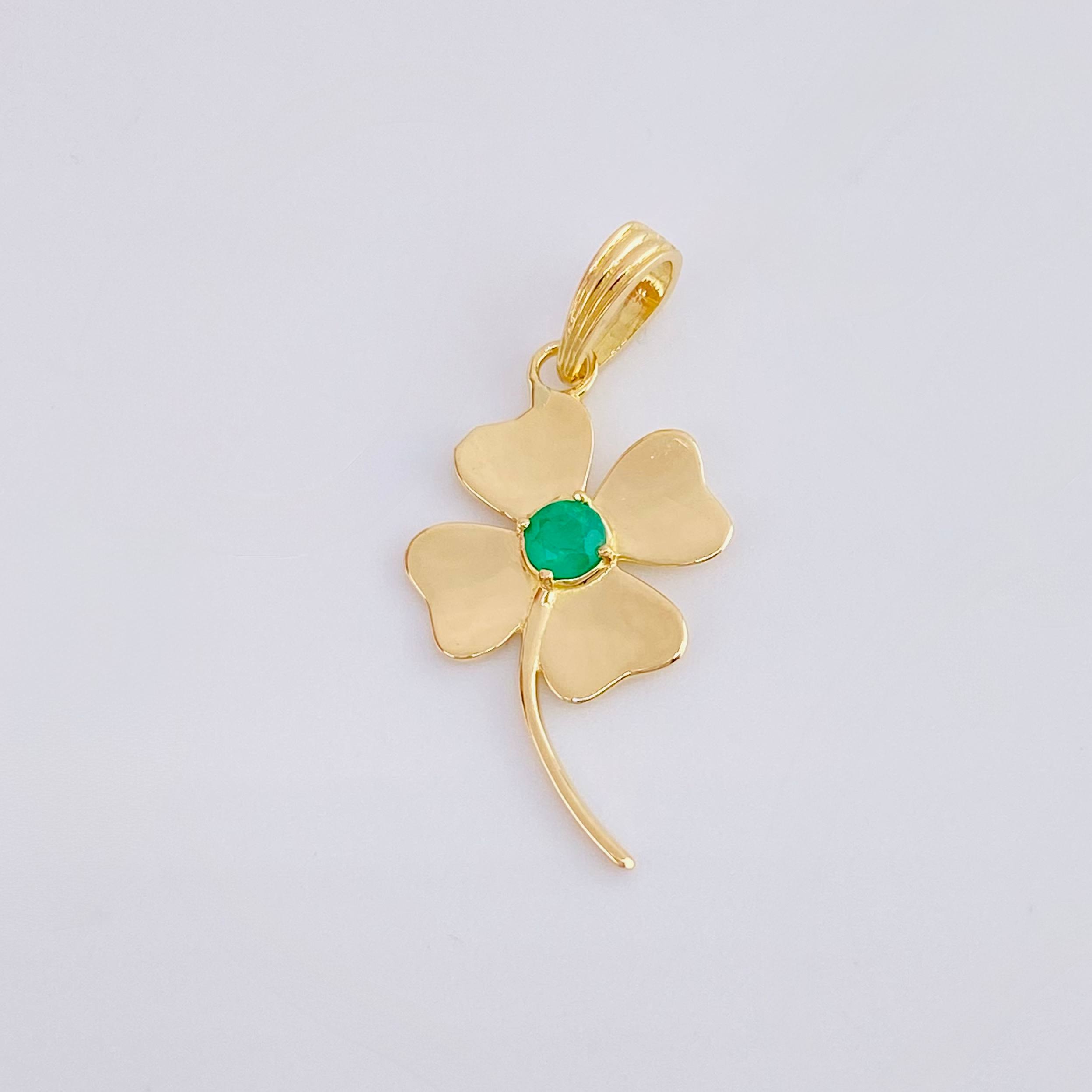 Dije Flor De La Suerte Esmeraldas 12pts 1.3gr / 2.7cm / Oro Amarillo 18K