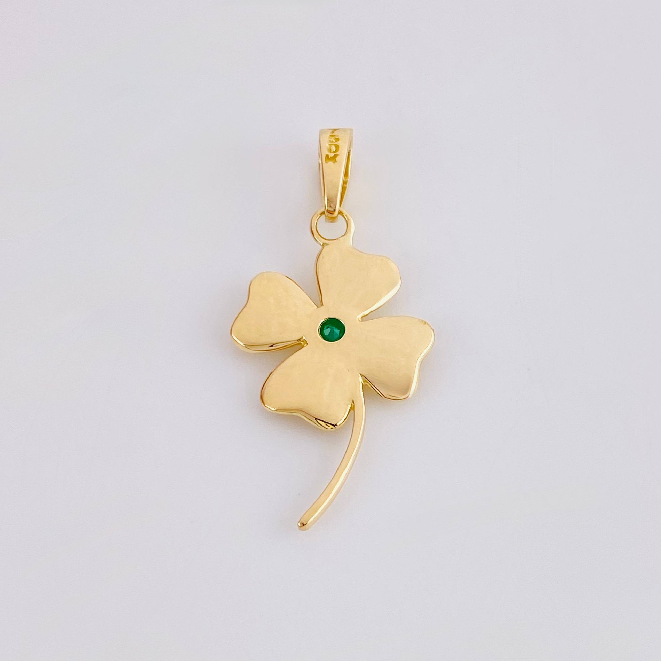 Dije Flor De La Suerte Esmeraldas 12pts 1.3gr / 2.7cm / Oro Amarillo 18K