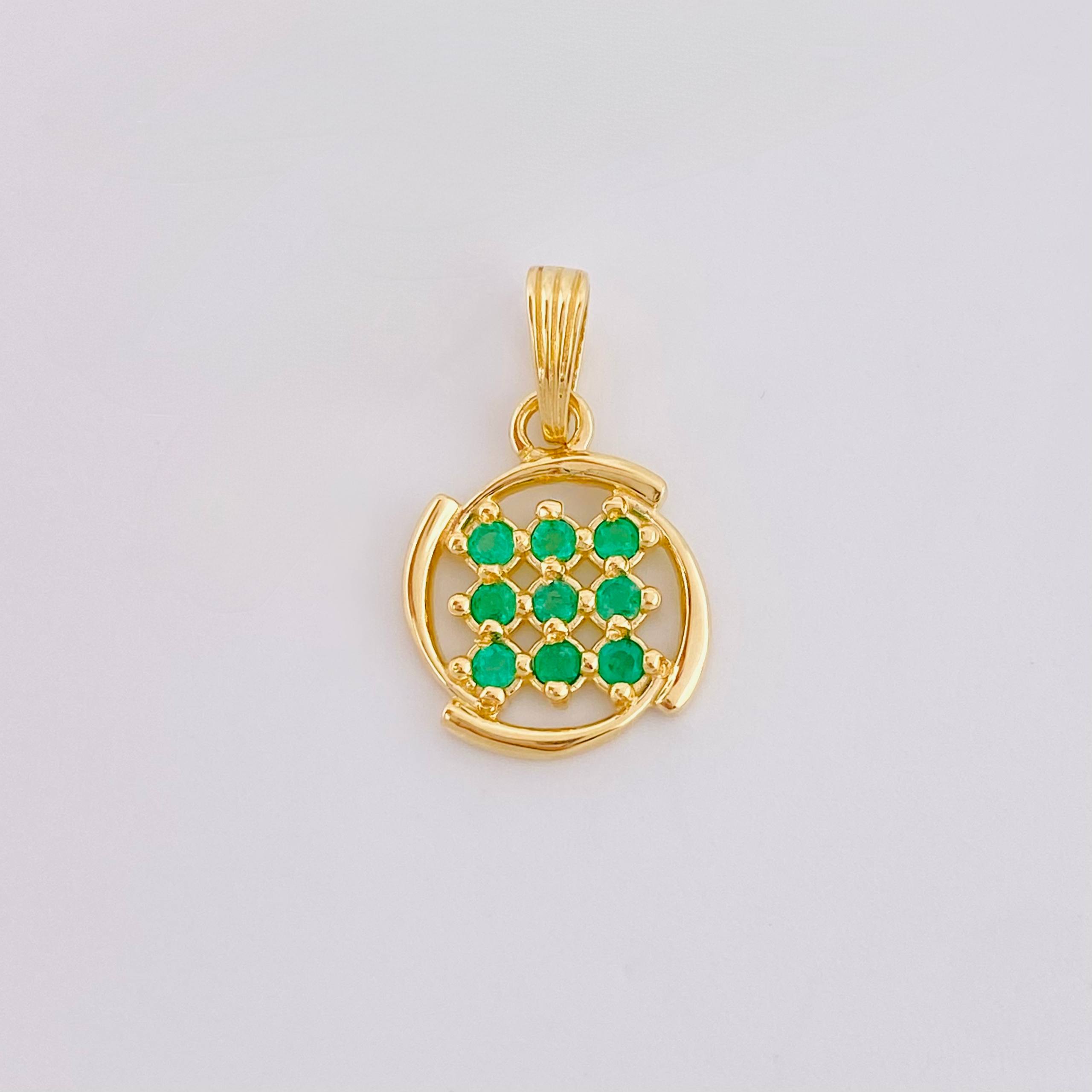 Dije Espiral Triki Esmeraldas 18pts 1.45gr / 2cm / Oro Amarillo 18K