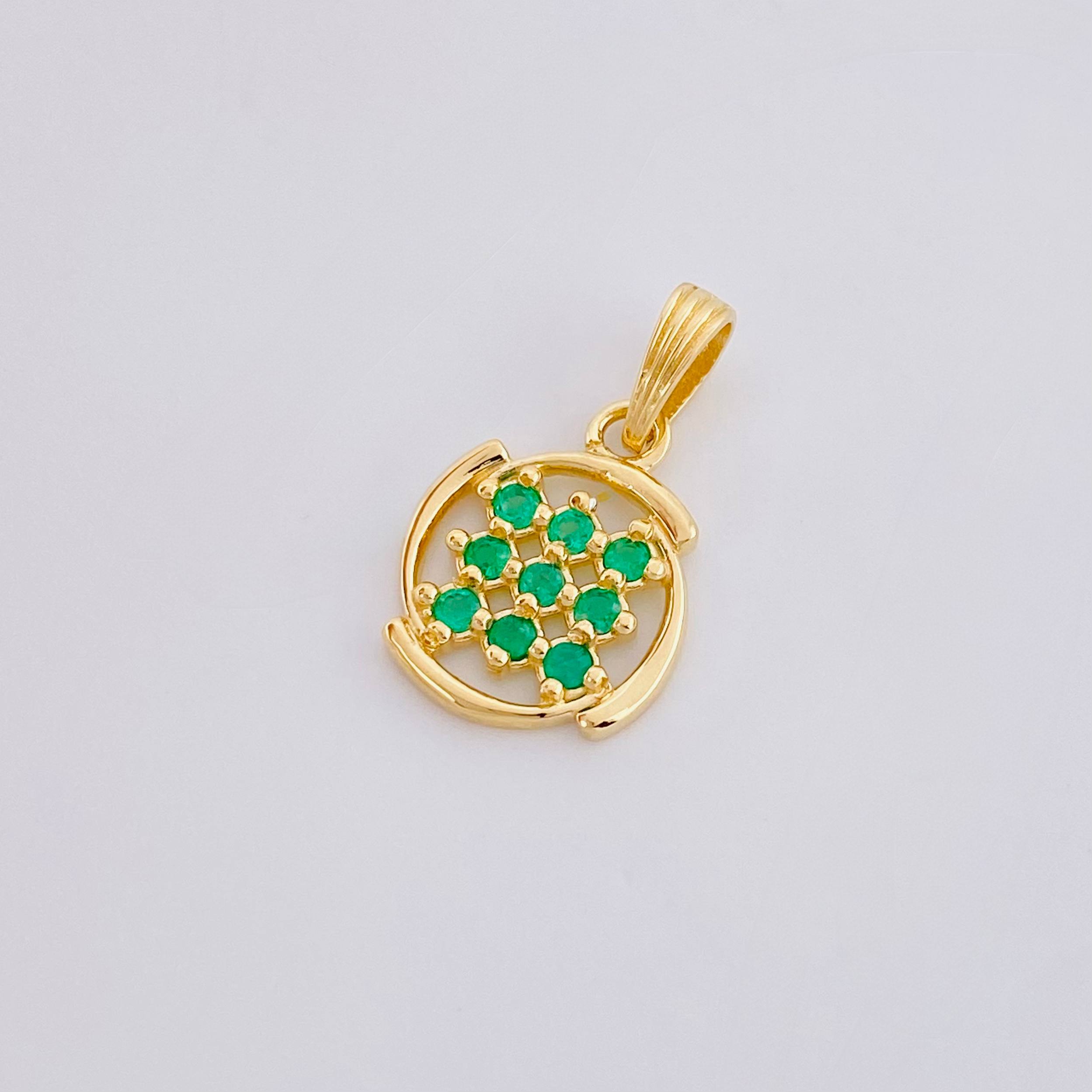 Dije Espiral Triki Esmeraldas 18pts 1.45gr / 2cm / Oro Amarillo 18K