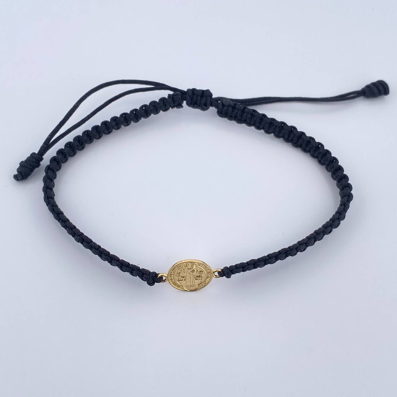 Pulsera Negra Herraje San Benito 0.65gr / Liso Oro Amarillo 18K &