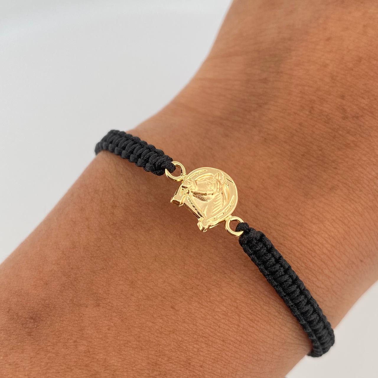 Pulsera Negra Herraje Herradura Caballo 0.5gr / Troquelado Oro Amarillo 18K &