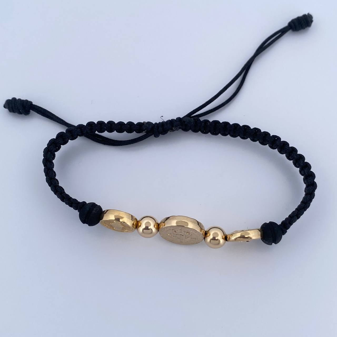 Pulsera Negra Herrajes Trio Religioso 4.35gr / 6mm Bolas Lisas Troquelado Oro Amarillo 18K &