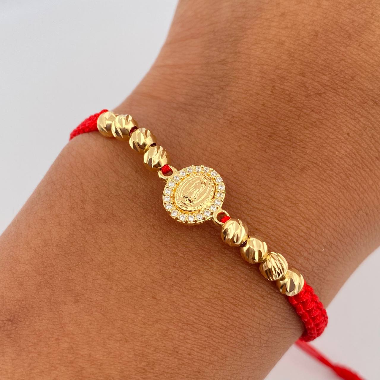 Pulsera Roja Herraje Virgen Guadalupe 1.4gr / 4mm Bolas Diamantadas Circones Blancos Oro Amarillo 18K &