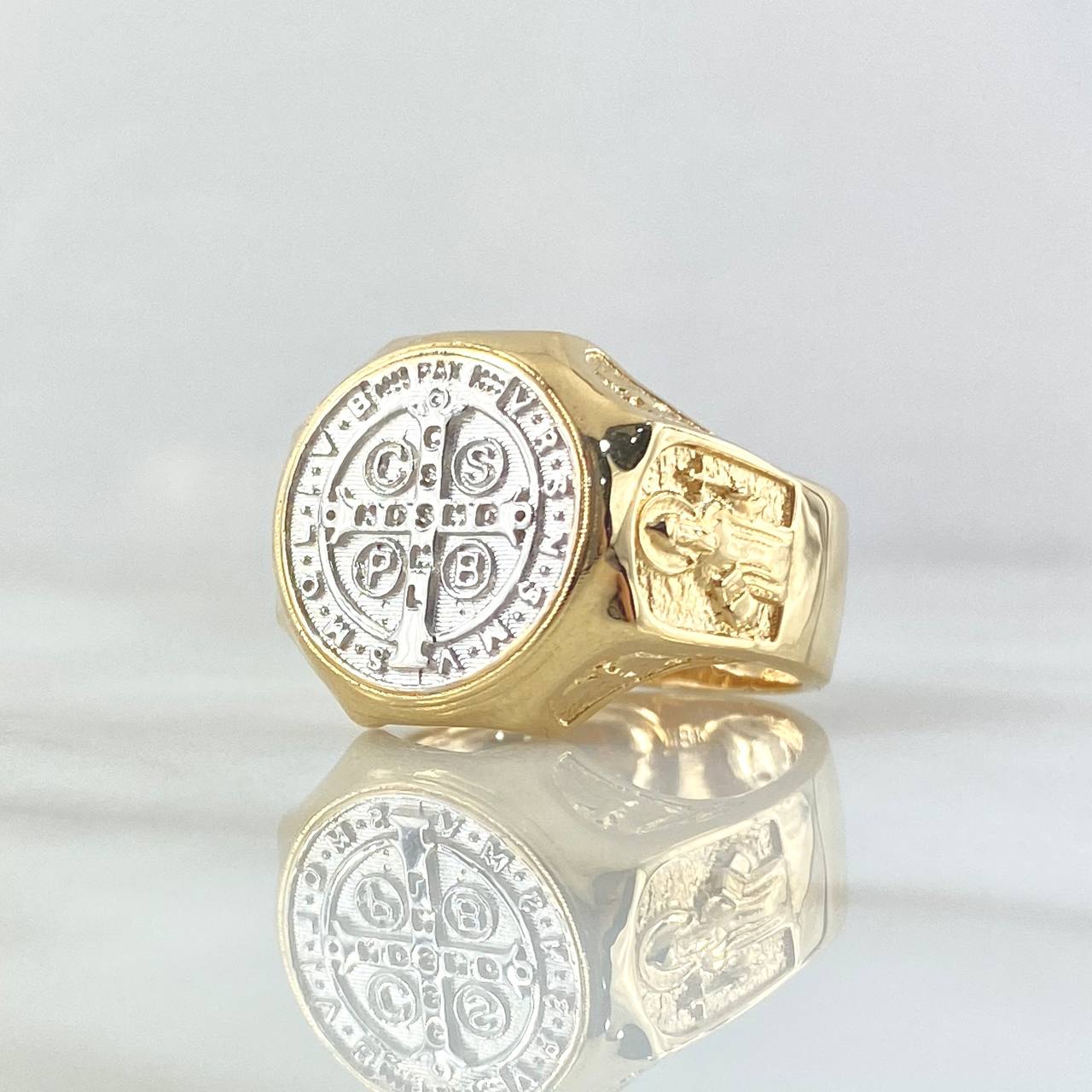 Anillo San Benito Sello Circulo 7.5gr / T10 / Texturizado Dos Oros Amarillo Blanco 18K ©