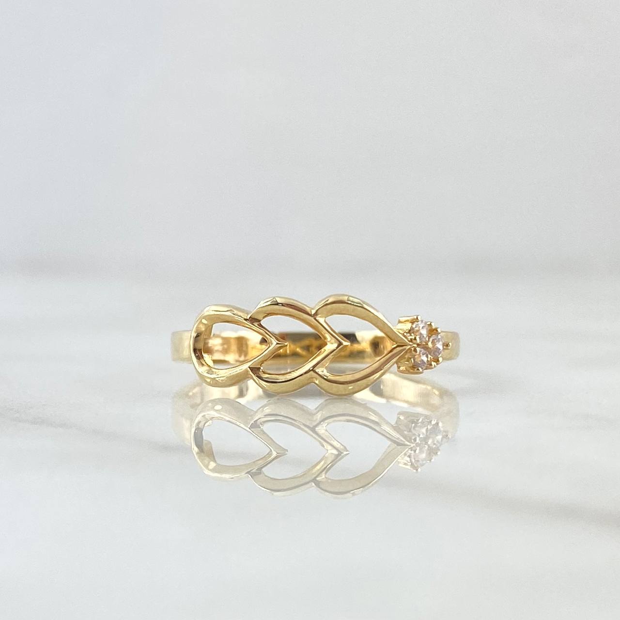 Anillo Triple Corazón Silueta 1.9gr / T7 1/2 / Circones Blancos Oro Amarillo 18K ©