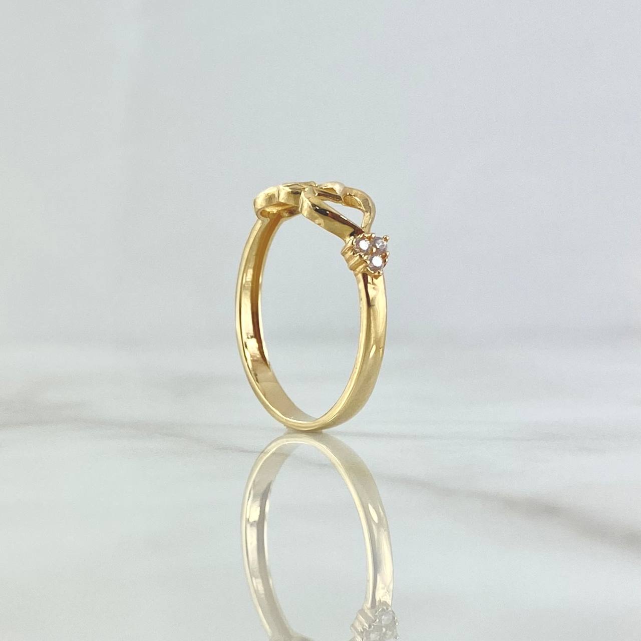 Anillo Triple Corazón Silueta 1.9gr / T7 1/2 / Circones Blancos Oro Amarillo 18K ©