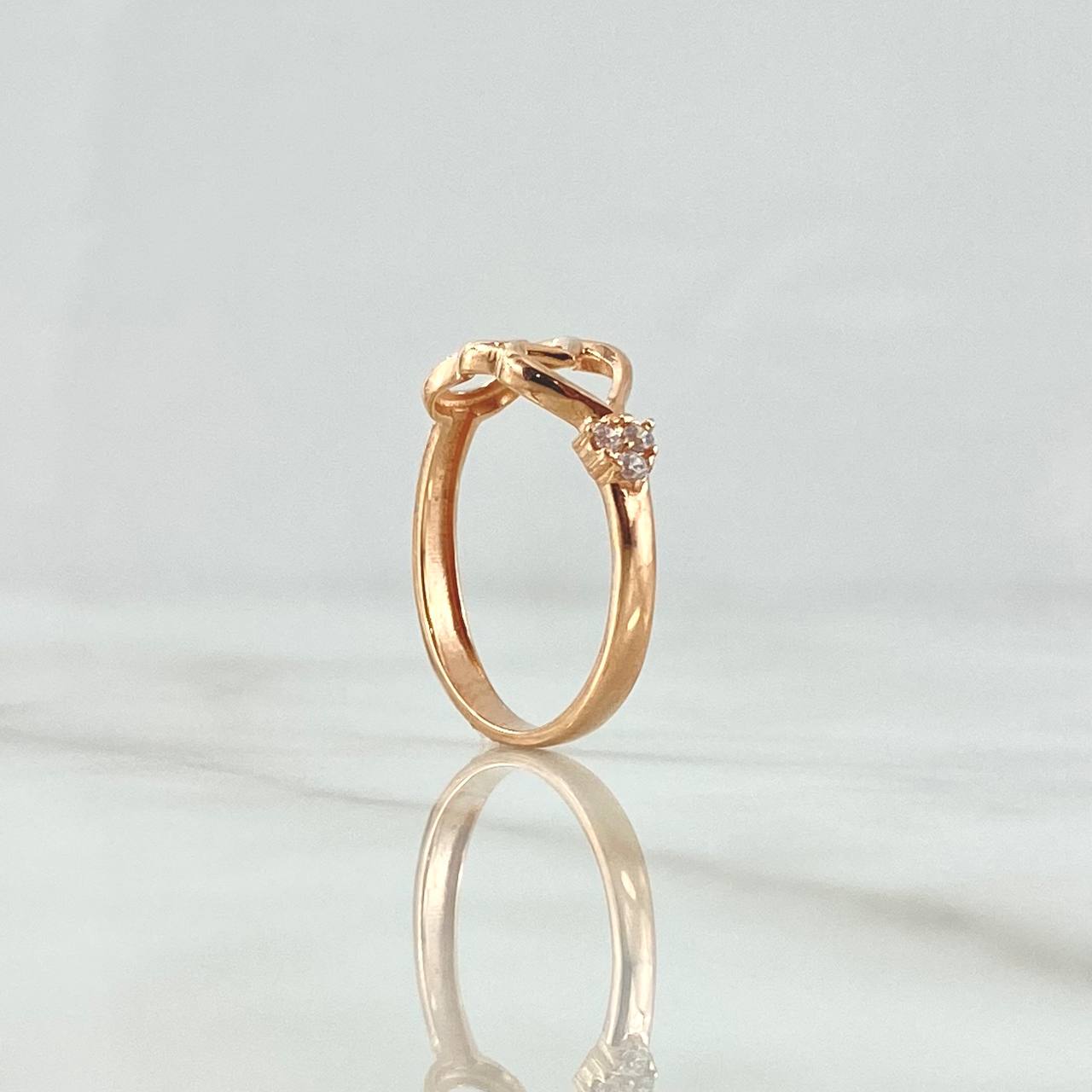 Anillo Triple Corazón Silueta 1.6gr / T5 3/4 / Circones Blancos Oro Rosa 18K ©