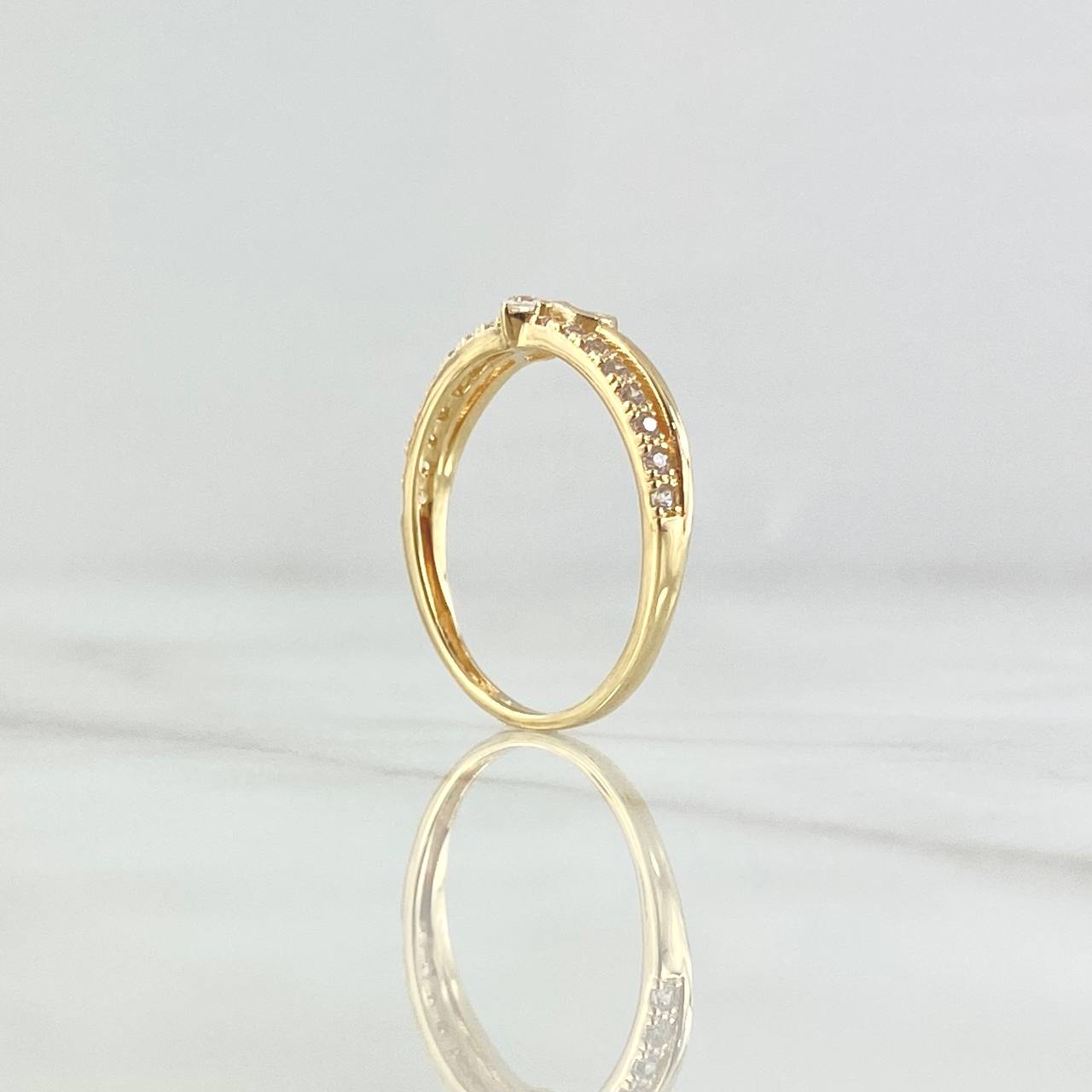 Anillo Infinito Coquett 2.25gr / T6 3/4 / Circones Blancos Oro Amarillo 18K ©