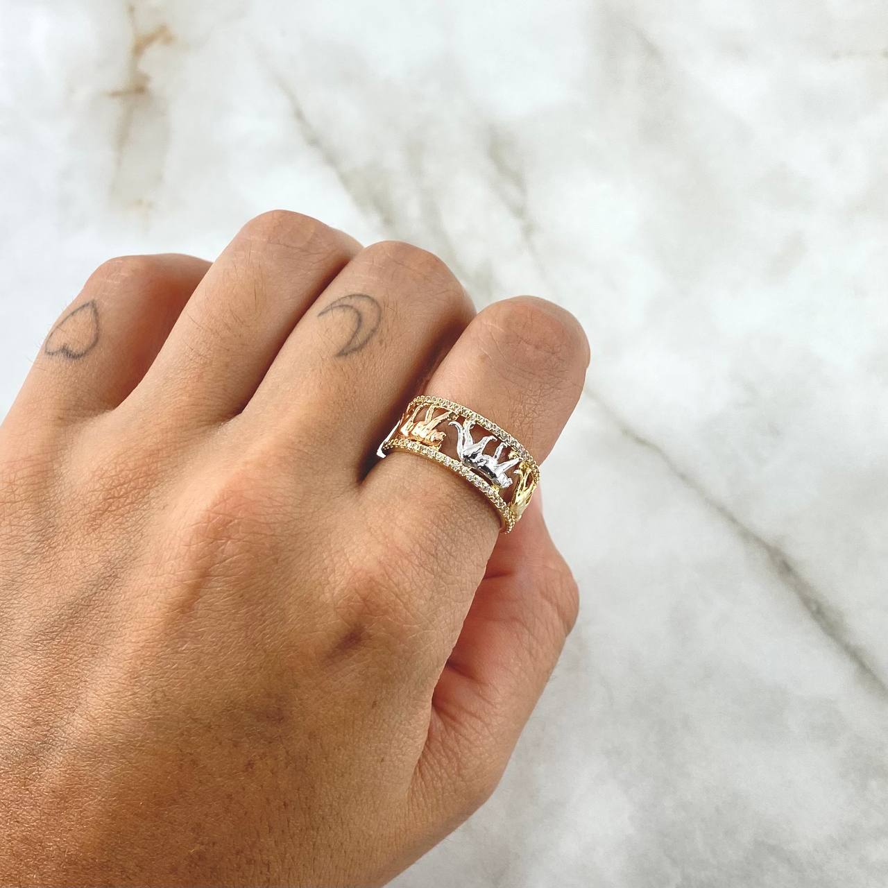 Anillo Triple Pantera 4.35gr / T7 1/4 / Silueta Circones Blancos Tres Oros 18K ©