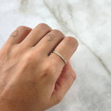 Anillo Churumbela Recta 1.35gr / T7 1/2 / Circones Blancos Oro Amarillo 18K ©