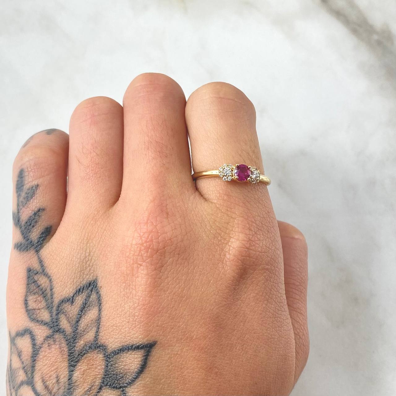 Anillo Solitario Moño Estrellado 1.7gr / T8 1/4 / Oro Amarillo 18K