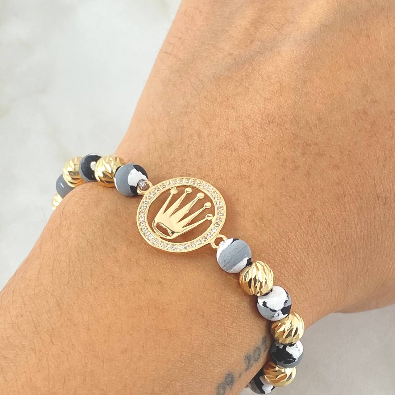 Pulsera Gris Herraje Corona 2.6gr / Oro Amarillo 18K *