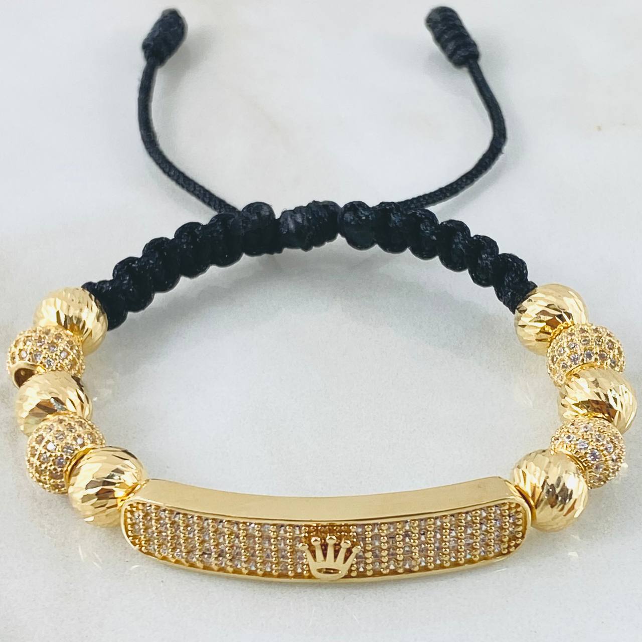 Pulsera Negra Herraje Placa Rectangular Corona 13gr / Oro Amarillo 18K *