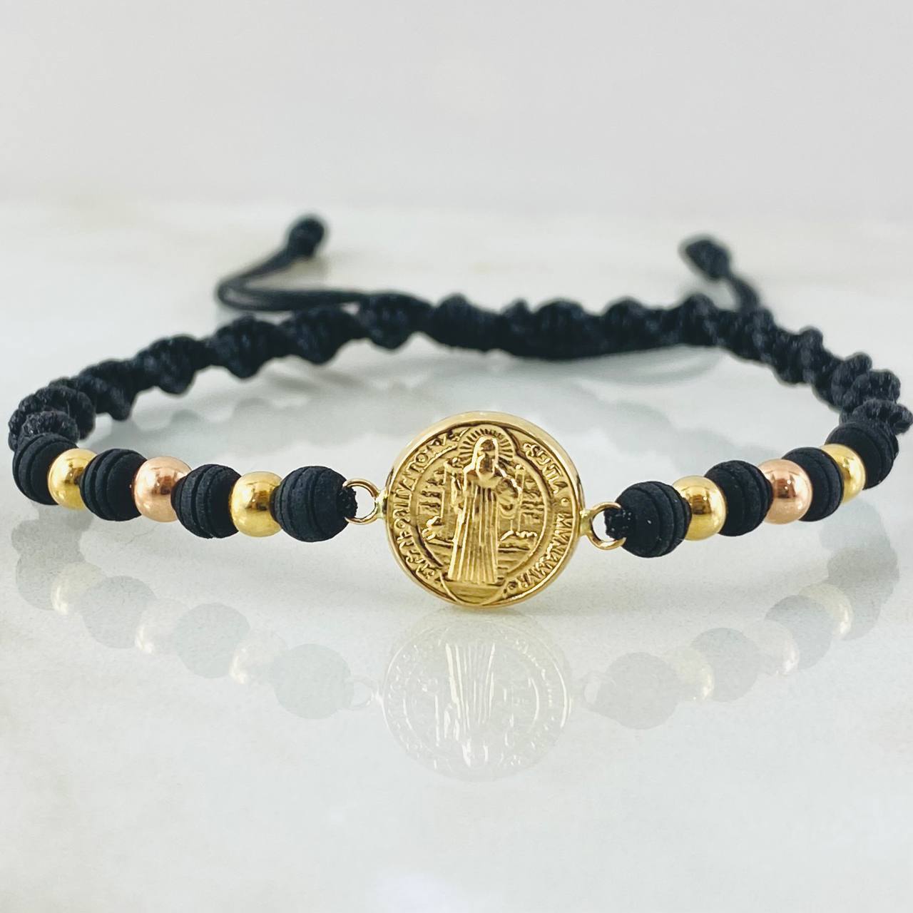 Pulsera Negra Herraje San Benito 1.3gr / Dos Oros Amarillo Rosa 18K ©