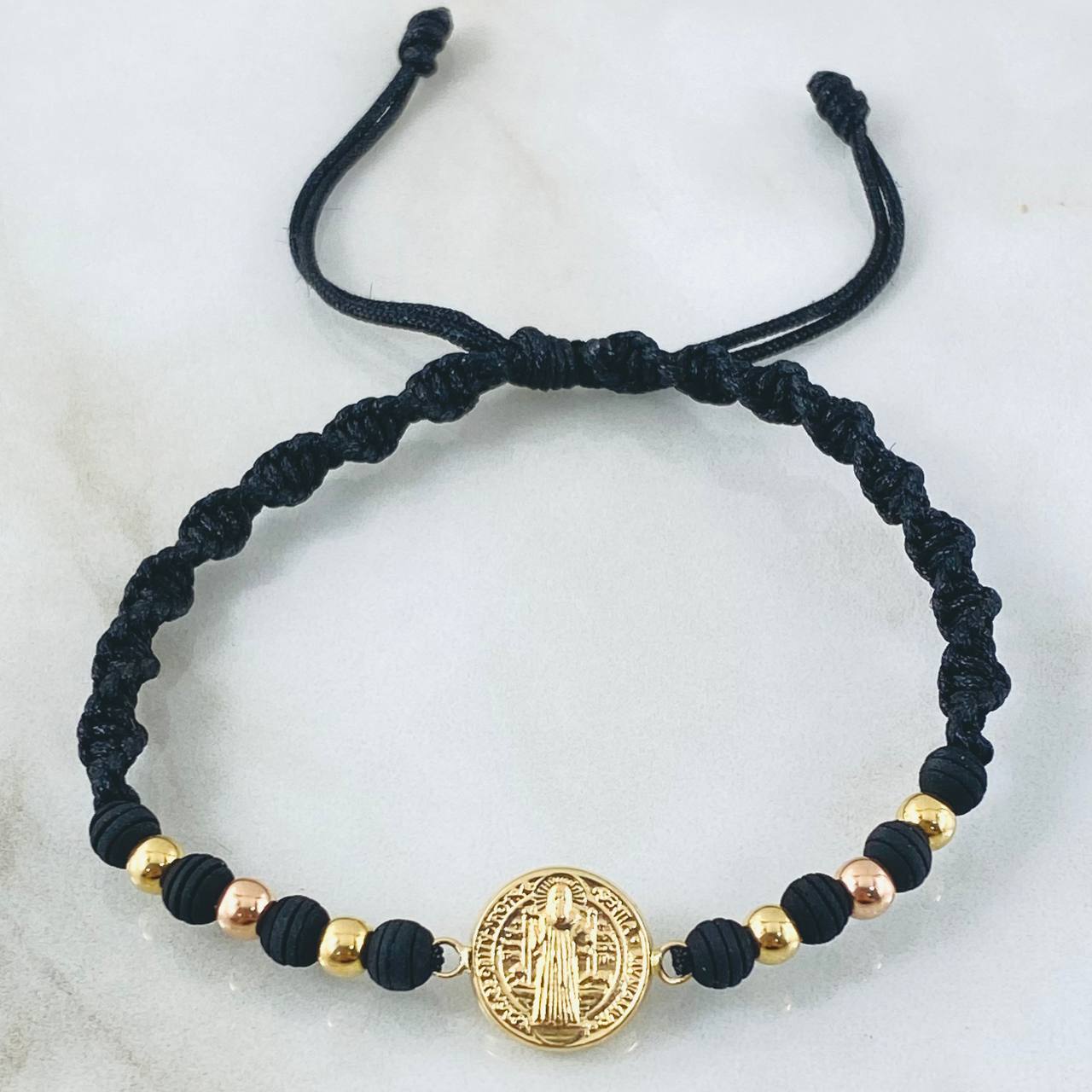 Pulsera Negra Herraje San Benito 1.3gr / Dos Oros Amarillo Rosa 18K ©