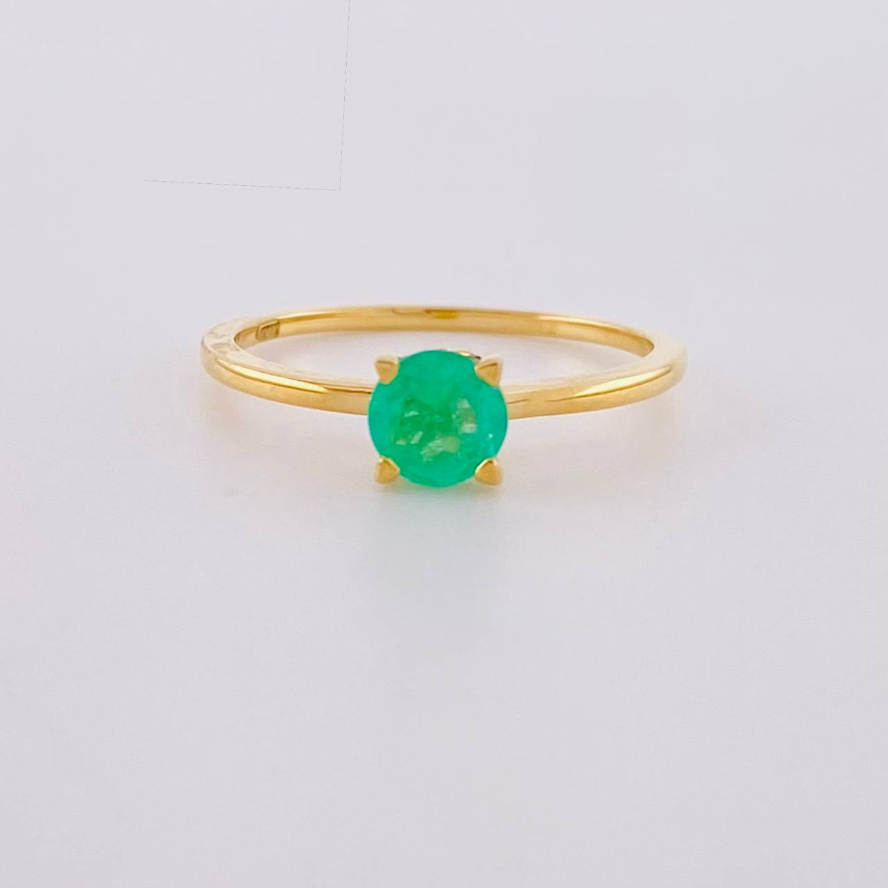 Anillo Solitario Cuatro Garra Esmeraldas 47pts 1.6g / T6 1/4 Oro Amarillo 18K