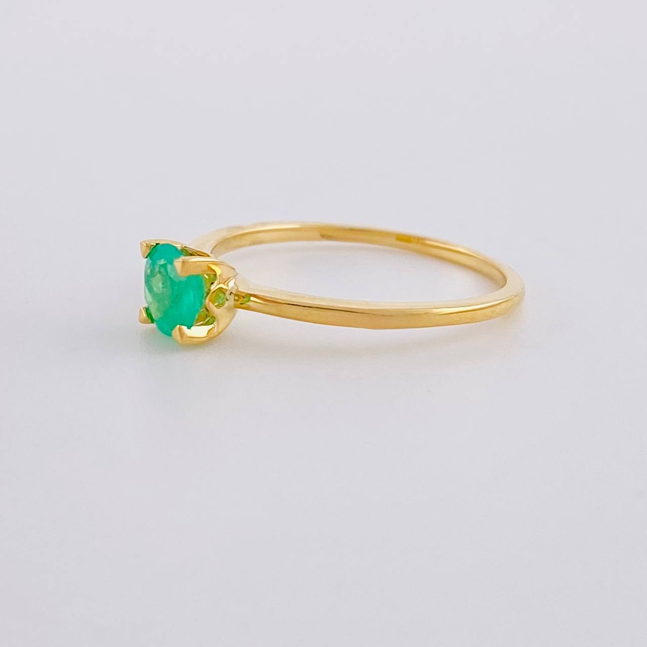 Anillo Solitario Cuatro Garra Esmeraldas 47pts 1.6g / T6 1/4 Oro Amarillo 18K