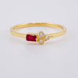 Anillo Flor Rectangular Rubí 10pts Diamante 5pts 1.5g / T6 3/4 Oro Amarillo 18K