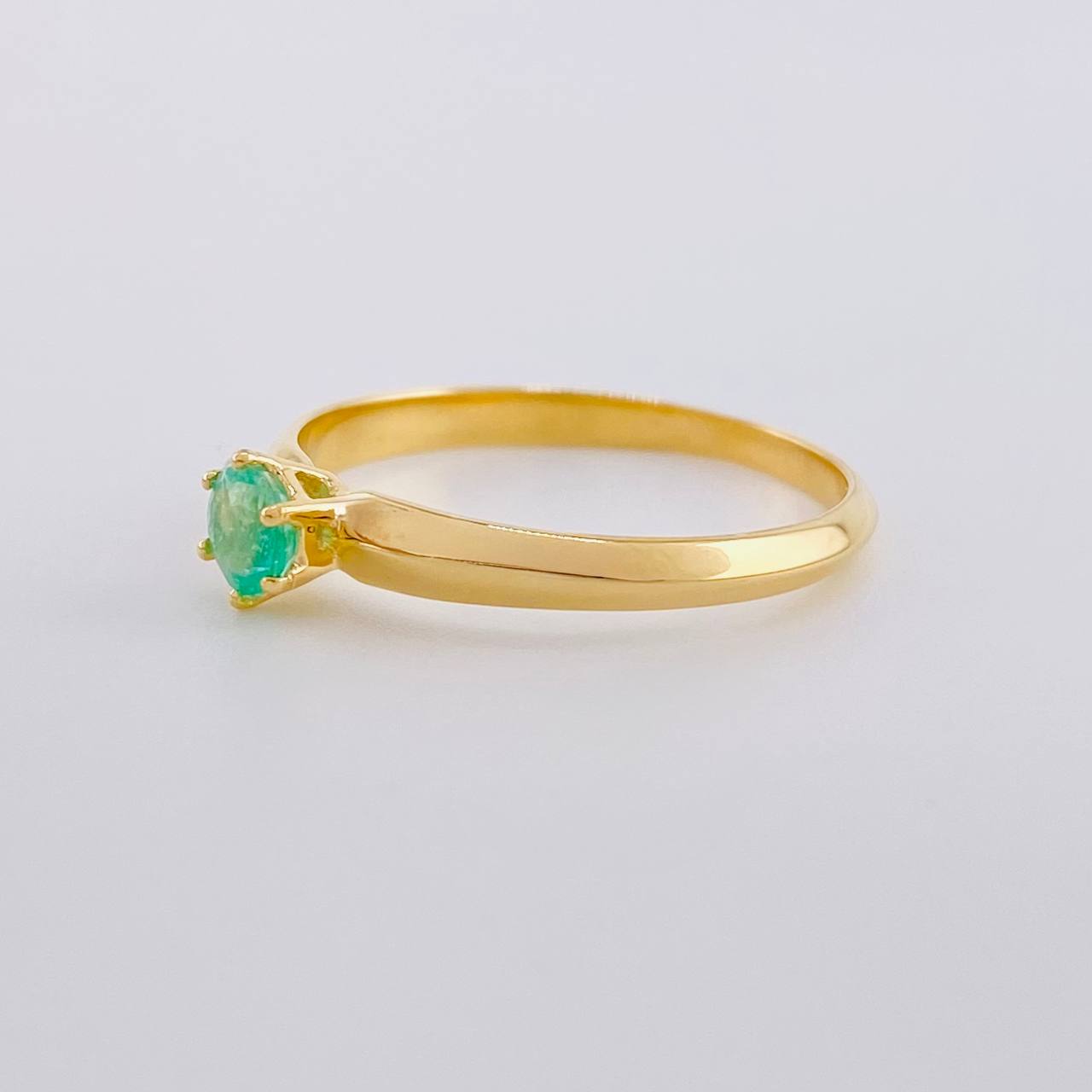 Anillo Solitario Seis Garra Esmeraldas 24pts 1.85g / T6 3/4 Oro Amarillo 18K