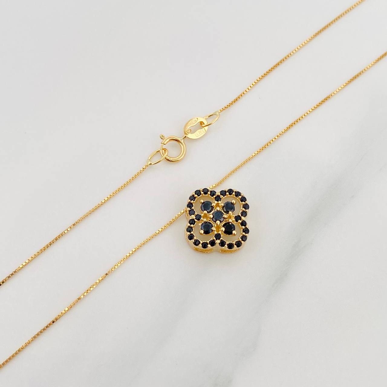 Set Cadena Veneciana + Dije Trebol / 2.4 g / 45.5 cm Oro Amarillo 18K