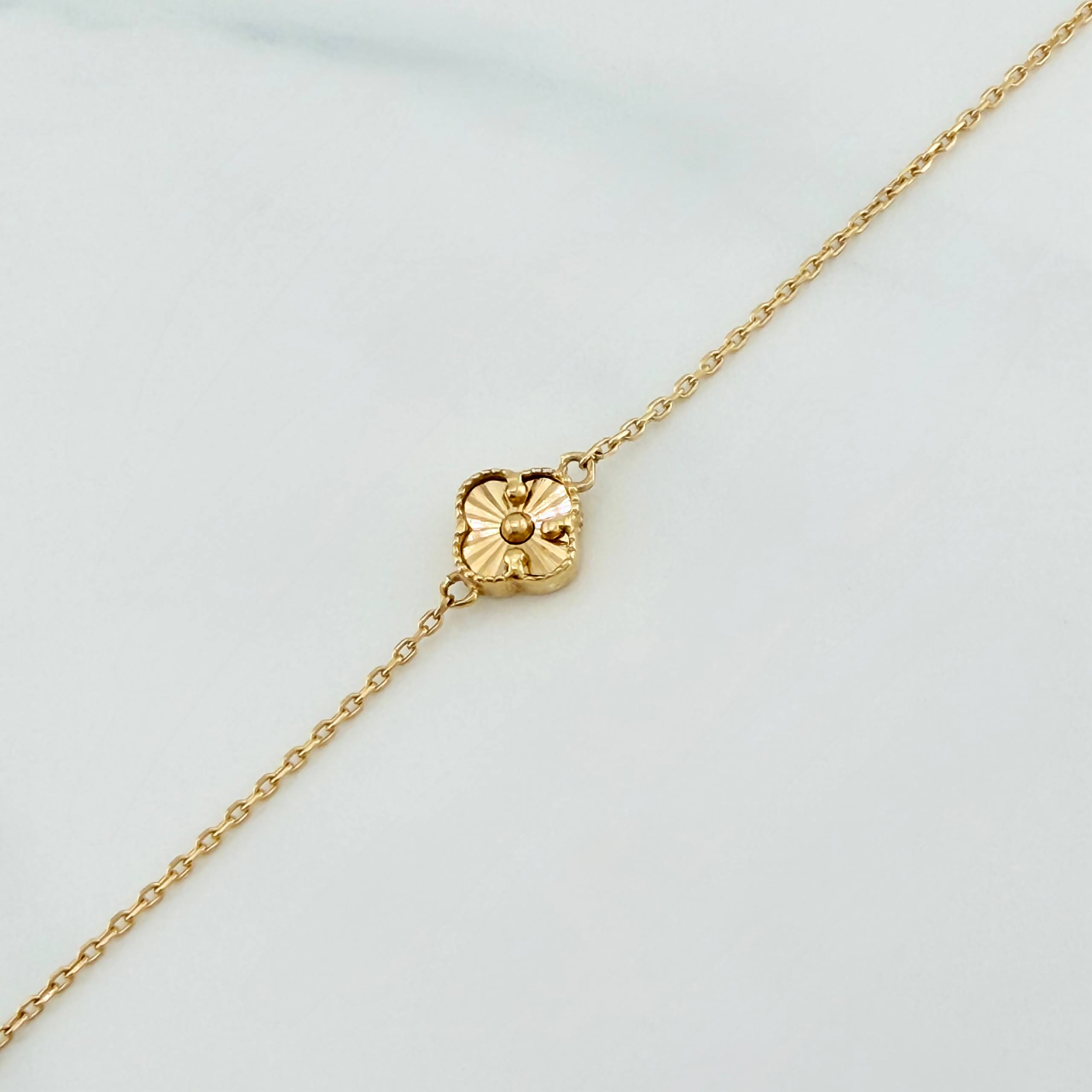Pulso Modulable Aro Seguido Trebol 2.25 g / 18.3 cm - 21 cm / 1 mm Oro Amarillo 18K