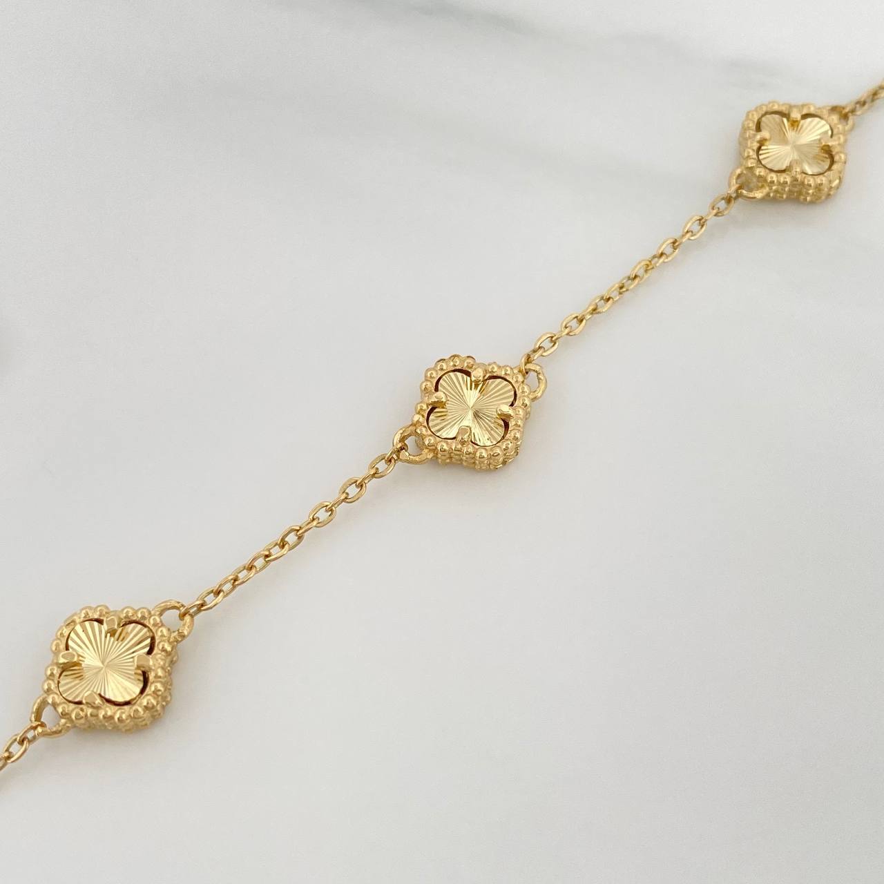 Pulso Modulable Aro Seguido Trebol 3.55 g / 17 cm - 19 cm / 1.2 mm Oro Amarillo 18K