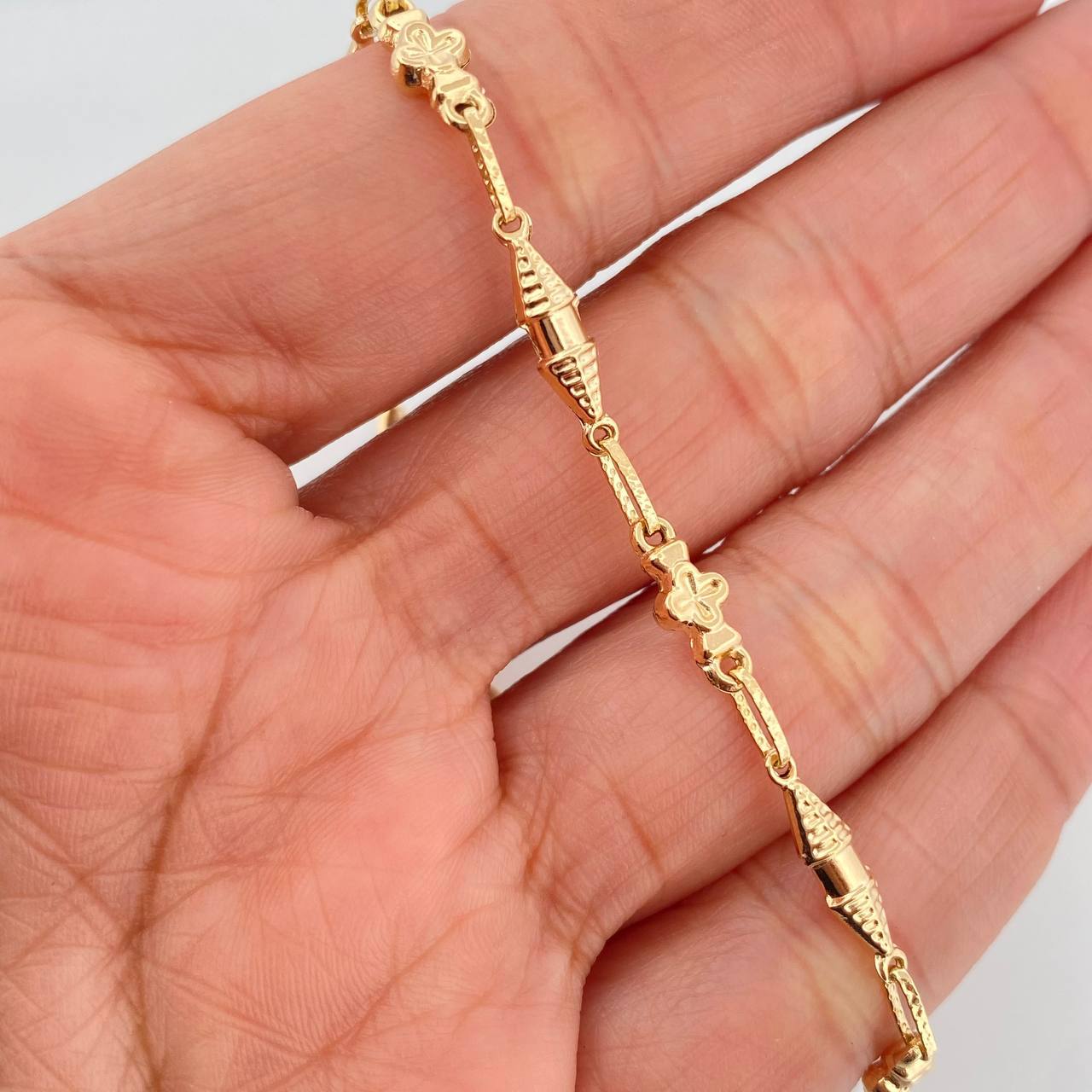 Pulso Rustico Dubai 4 g / 22 cm / 4 mm Oro Amarillo 18K