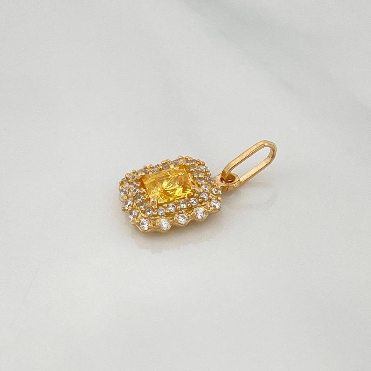 Dije Halo Cuadrado 2.1 g / 2 cm Oro Amarillo 18K