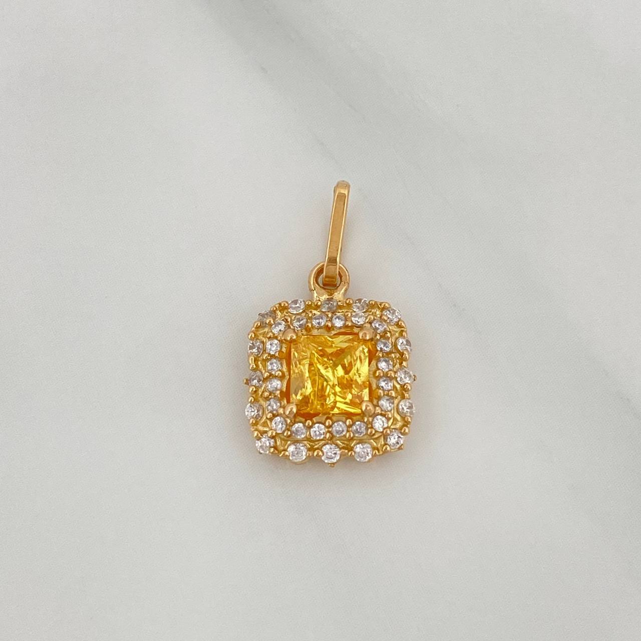 Dije Halo Cuadrado 2.1 g / 2 cm Oro Amarillo 18K