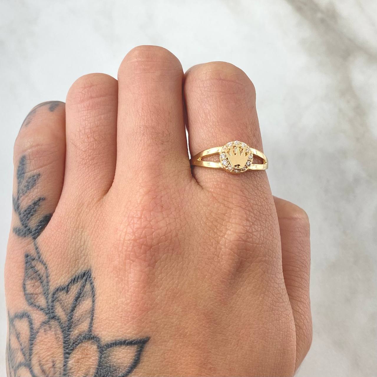 Anillo Corona 2.35gr / T5 1/2 / Oro Amarillo 18K ©