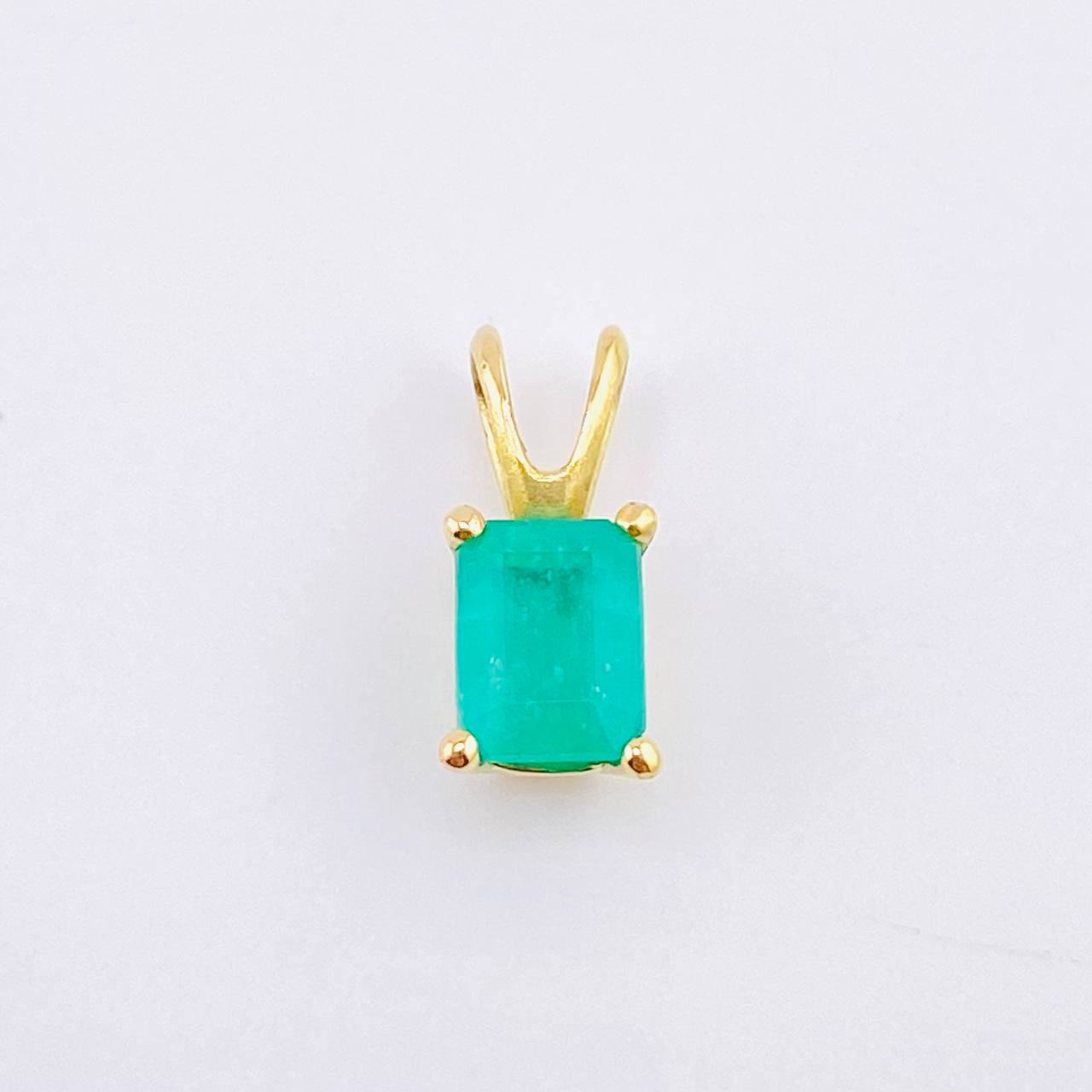 Dije Rectangulo Esmeralda 1 Qts 1.05gr / 1.2cm / Oro Amarillo 18K ©