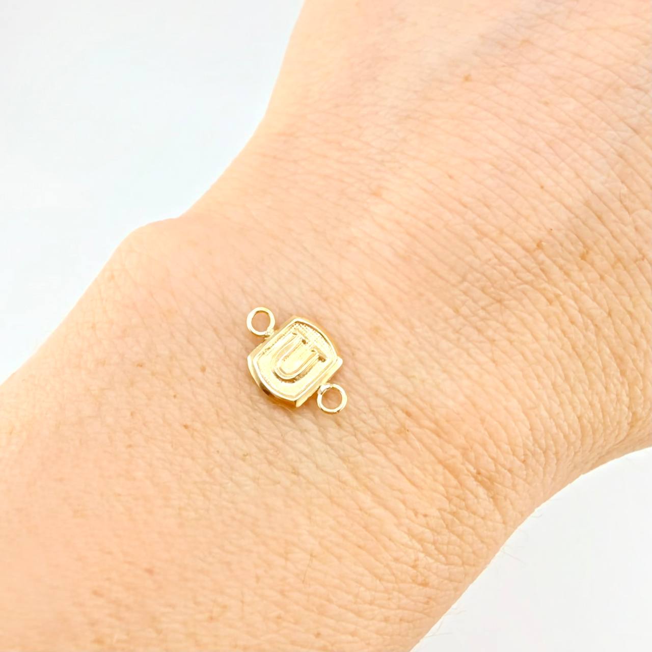 Heraje Letra U 0.3 g / 1.2 cm Oro Amarillo 18K