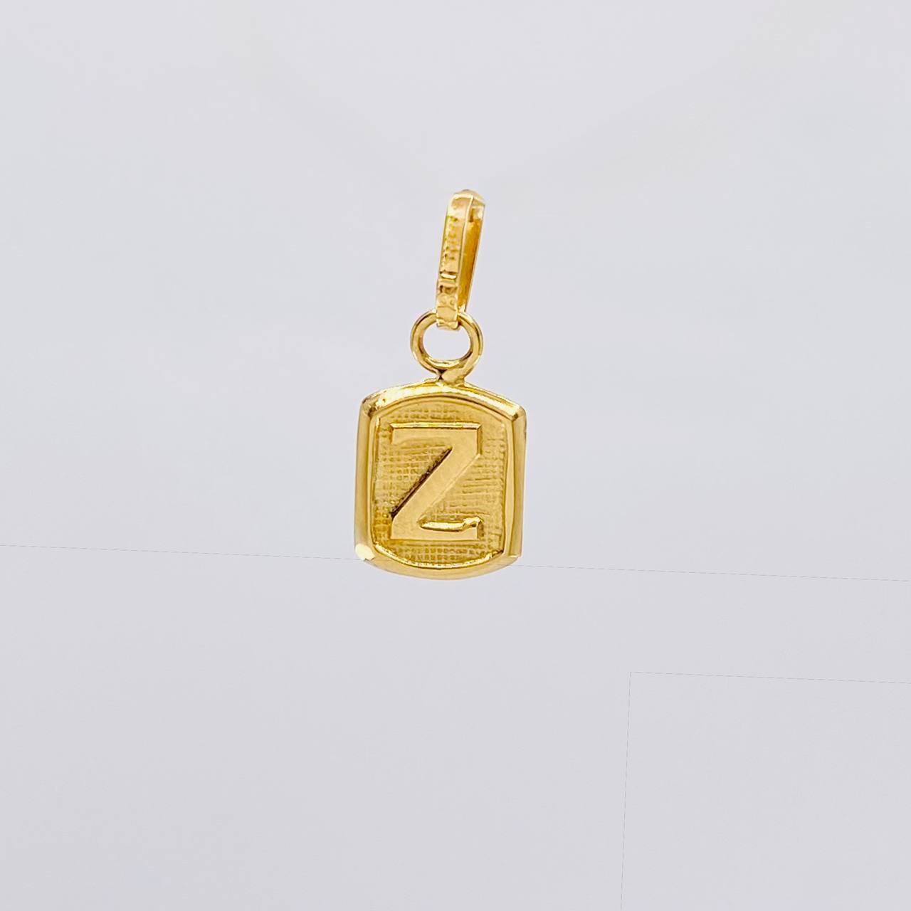 Dije Letra Z 0.35g / 1.5cm Oro Amarillo 18K