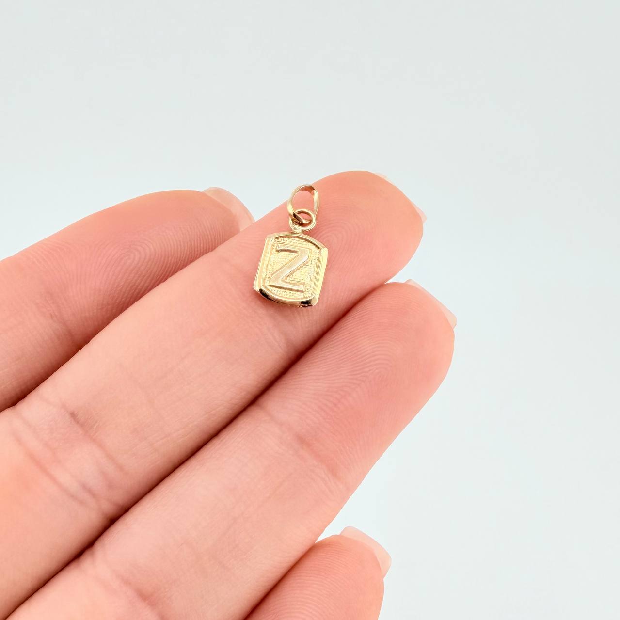 Dije Letra Z 0.35g / 1.5cm Oro Amarillo 18K